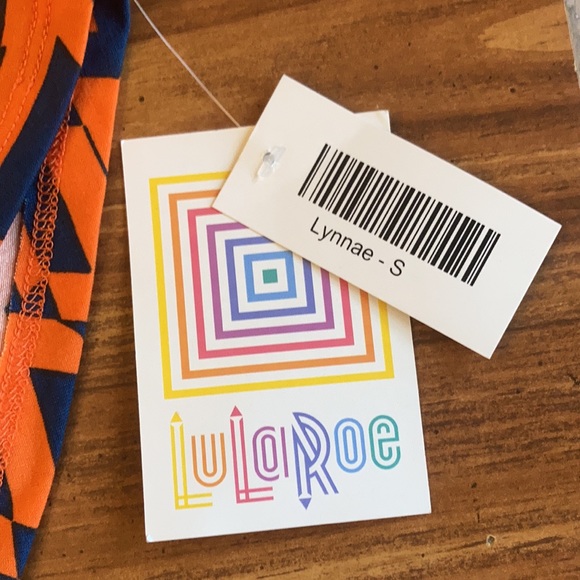 NWT!!! LuLaRoe Lynnae sz small - Picture 2 of 4